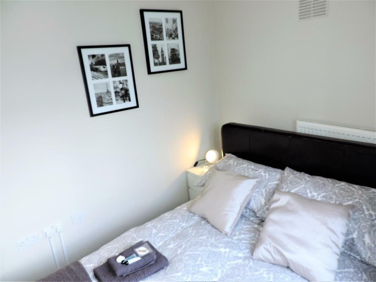 1 Bed Bagshot Pennyhill Accommodation Extérieur photo
