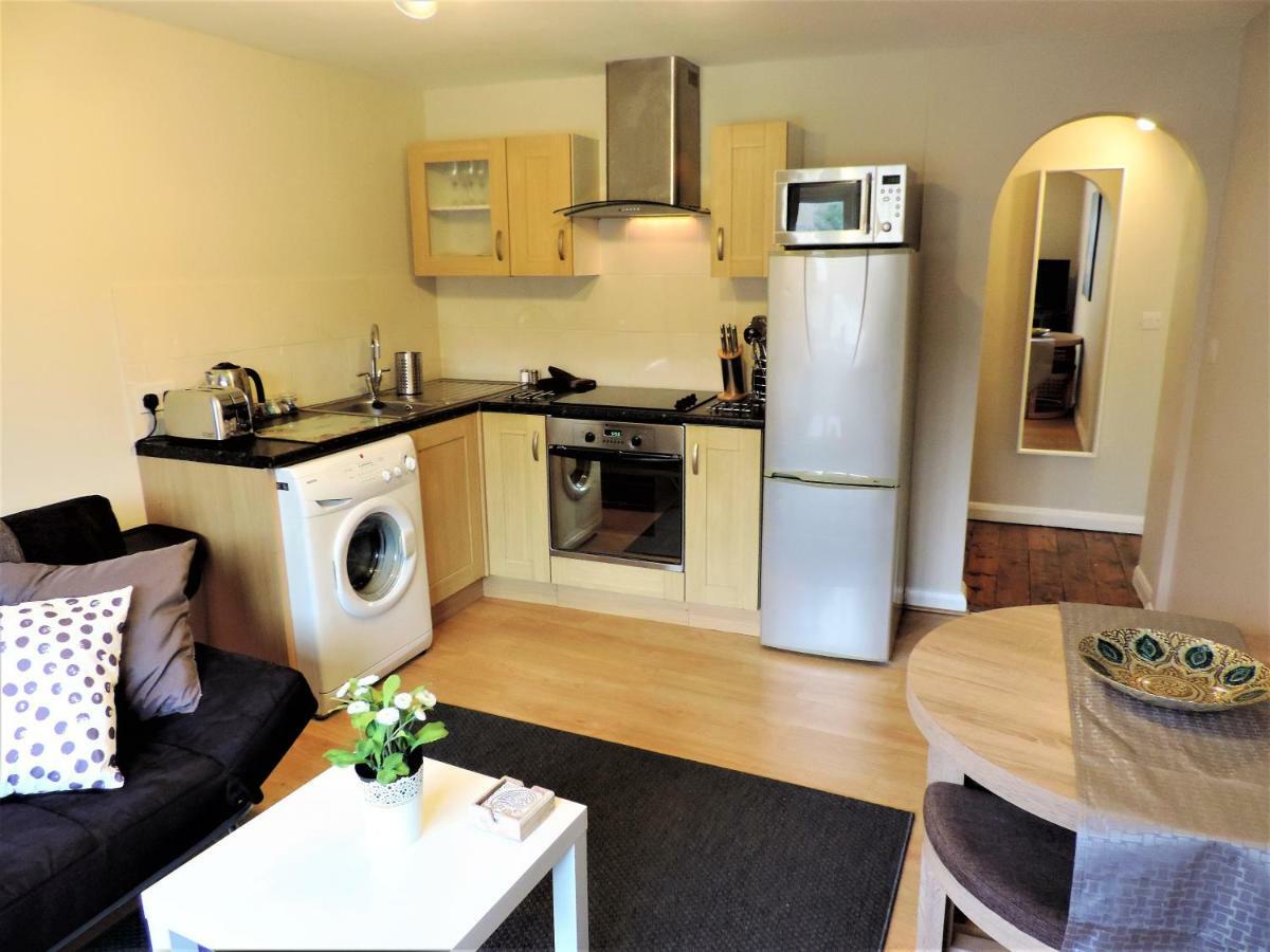 1 Bed Bagshot Pennyhill Accommodation Extérieur photo