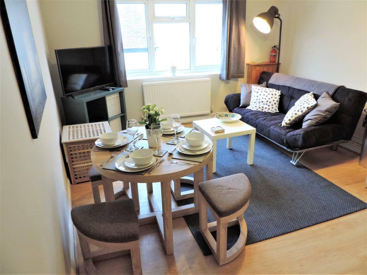 1 Bed Bagshot Pennyhill Accommodation Extérieur photo